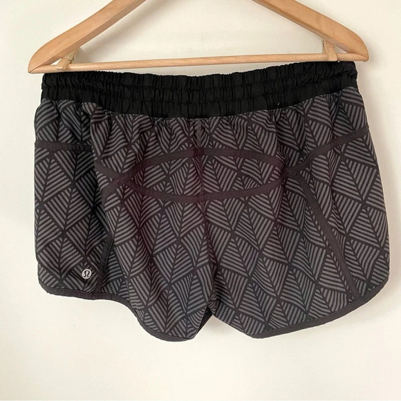Lululemon Run: Speed Short *4-way Stretch Diamond Palm Deep Coal Black - Picture 2 of 5